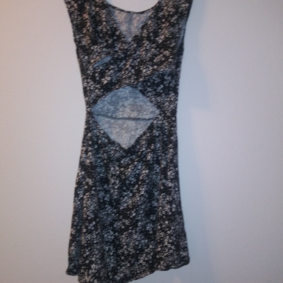 American Eagle back and white floral sundress - Picture 2 of 3